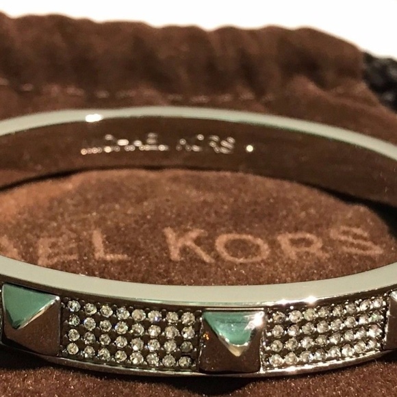🎁 $145 MICHAEL KORS Silver Crystal Stud Bracelet - Picture 2 of 7